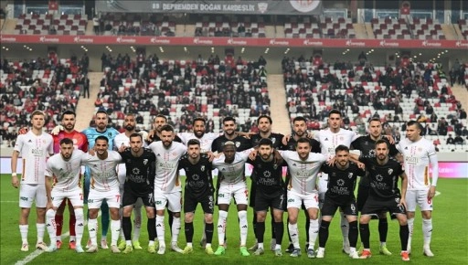 Kocaelispor ve Antalyaspor arasında depremle başlayan dostluk yeşil sahalarda devam ediyor