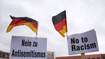 Köln'de binlerce kişi aşırı sağa karşı gösteri yaptı