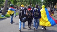 Kolombiya&#039;da binlerce kişi hükümeti protesto etti