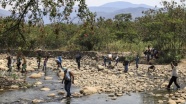 Kolombiya-Venezuela sınırında geçişler tamamen patikalardan