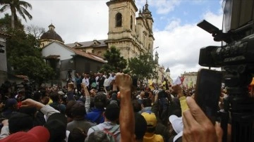 Kolombiya'da binlerce kişi Cumhurbaşkanı Petro'nun reformlarına destek için yürüdü