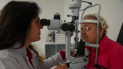 Kontakt lensle denize veya havuza girmek g&ouml;rme kaybına sebep olabiliyor