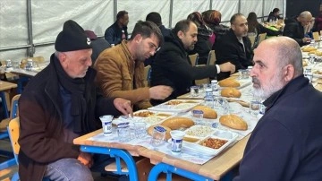 Konya Büyükşehir Belediyesi Hatay'da depremzedelere Ramazan çadırı kurdu