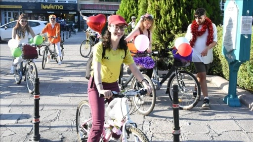 Konya'da kadınlar Dünya Otomobilsiz Kentler Günü'ne dikkati çekmek için pedal çevirdi