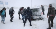 Konya-Isparta karayolu yoğun kar yağışı ve tipi nedeniyle ulaşıma kapatıldı