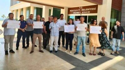 Konyaaltı Belediyesinde ikramiye ve sosyal haklarını alamayan memurlar eylem yaptı