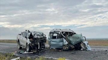 Konya'da iki kamyonet çarpıştı, 4 kişi öldü