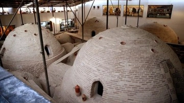 Konya'nın geleneksel düğün pilavı tarihi hamam manzarasında sunuluyor