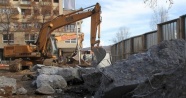 Kosova’da gerilim duvarı yıkıldı