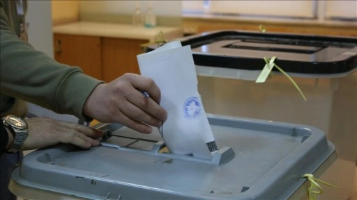 Kosova'da halk yerel seçim için sandık başında