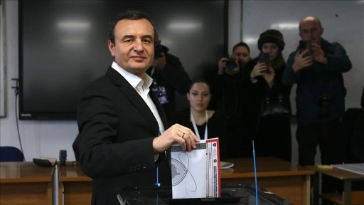 Kosova'daki erken genel se&ccedil;imde mevcut Başbakan Kurti zaferini ilan etti