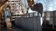 Kosova ve Sırbistan 'Mitrovica'yı ayıran duvar'ın yıkılmasından memnun