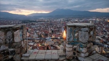 Kosova'nın Prizren şehrinde iftar vakti havai fişek atarak duyuruluyor