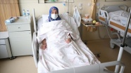 Kovid-19&#039;u ağır geçiren kadın aşı olmamanın pişmanlığını yaşıyor