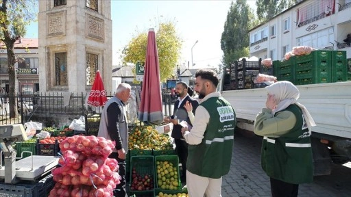 Köy köy dolaşan Yeşilay gönüllüleri bağımlılıkla mücadele bilinci aşılıyor