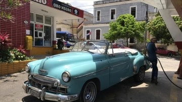 Küba, yakıt yetersizliği nedeniyle enerjide tasarrufa gidecek