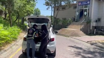 Küçükçekmece'de telefon kullanarak trafiği yavaşlatan motosiklet sürücüsüne para cezası