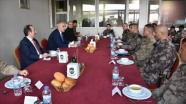 Kültür ve Turizm Bakanı Ersoy Şırnak'ta özel harekat polisleriyle yemekte bir araya geldi