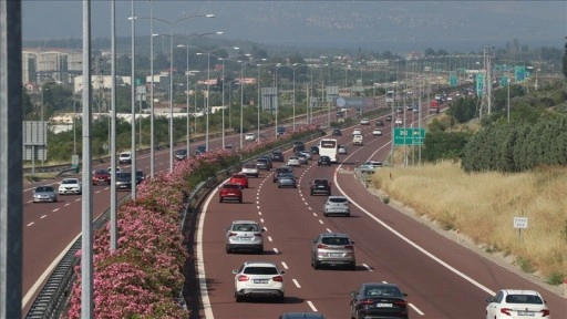 Kurban Bayramı'nda otoyollardan yaklaşık 16,3 milyon araç geçti