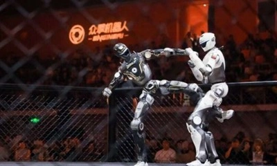 K&uuml;resel &ccedil;apta ilk insansı robot d&ouml;v&uuml;ş&uuml; &Ccedil;in'de d&uuml;zenlendi