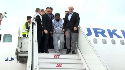 K&uuml;resel Sumud Filosu aktivistlerini taşıyan u&ccedil;aklar İstanbul'da