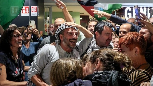 Küresel Sumud Filosu'nda İsrail tarafından alıkonulan 7 İtalyan aktivist daha Roma'ya dönd