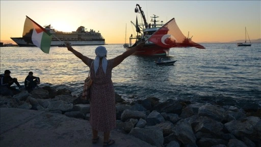 Küresel Sumud Filosu'ndaki Yunan katılımcı Vernis hareketin sivil karakterine dikkati çekti