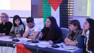K&uuml;resel Sumud Filosu'nun Yunanistan ayağında yer alacak aktivistlerden, Siros'ta basın toplantısı