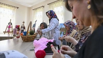 Kursiyer olarak başladığı halk eğitim merkezinde üniversiteli 'usta öğretici' oldu