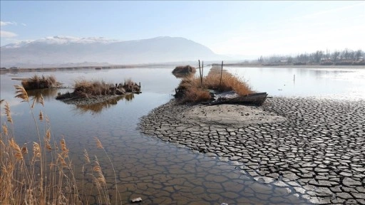 Kuruma tehlikesiyle karşı karşıya olan Ulaş Gölü'ne su takviyesi için ilk kazma vuruldu