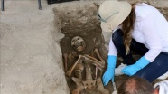 Kuşadası Kadı Kalesi kazılarında insan iskeletleri bulundu