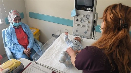 Kütahya'da bebeğin boynundan 445 gram tümör çıkarıldı