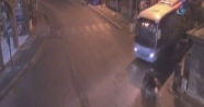 Kütahya'da halk otobüsü ile motosikletin çarpışma anı kamerada