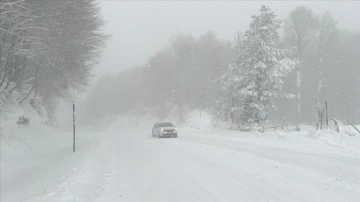 Kütahya kent merkezi ile Domaniç-İnegöl kara yolunda kar etkili oluyor