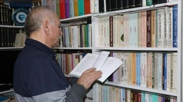 Kütahyalı 38 yıllık memurun kitapları evine sığmıyor