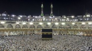 Kutsal topraklardaki Müslümanlar ziyaret tavafını yaptı