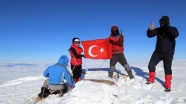 Kutup soğuklarını aşıp Kösedağ'da Türk bayrağı açtılar