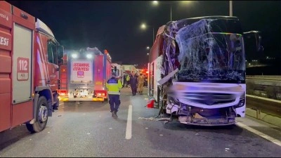 Kuzey Marmara Otoyolu'nda tır ile yolcu otob&uuml;s&uuml; &ccedil;arpıştı, 10 kişi yaralandı
