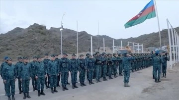 Laçın Koridoru'nun başlangıcındaki sınır kontrol noktasına Azerbaycan bayrağı dikildi