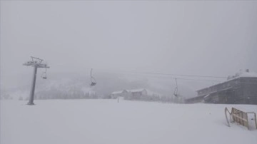 Ladik Akdağ Kayak Merkezi'ne kar yağdı