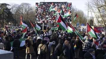 Lahey'de Filistin destekçileri, UAD'nin kararıyla Gazze'deki insani dramın azalmasını