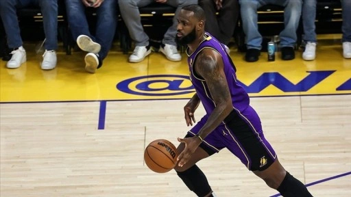 LeBron James'in rekor kırdığı maçı Lakers rahat kazandı