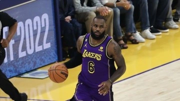 LeBron James'in rekor kırdığı maçta Lakers, seride 3-1 öne geçti
