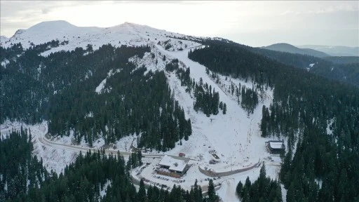 Ilgaz'daki Yurduntepe Kayak Merkezi yeni sezon i&ccedil;in g&uuml;n sayıyor