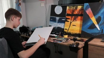 LGS'ye hazırlanan Eymen, sınav kaygısını resimle hafifletiyor