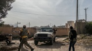 Libya&#039;da Hafter milislerine mühimmat taşıyan iki araca hava harekatı