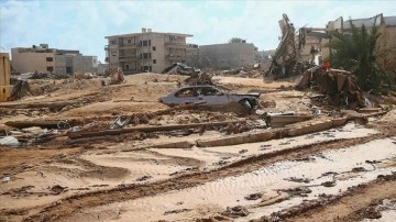 Libya'daki sel afetinden kurtulanlar zor günleri aşmaya çalışıyor