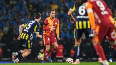 Lider Galatasaray, şampiyonluk yarışındaki kritik derbide yarın Fenerbah&ccedil;e'yi ağırlayacak