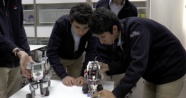 Lise öğrencilerinin tasarladığı akıllı robotlar ödüle doymuyor