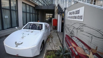 Liseliler geliştirdikleri elektrikli ara&ccedil;la TEKNOFEST'te bu kez zirveyi hedefliyor